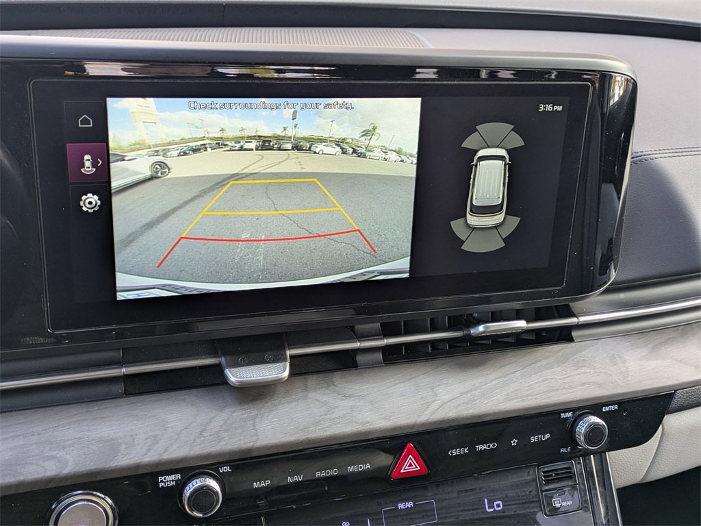 Used 2024 Kia Carnival EX image 23