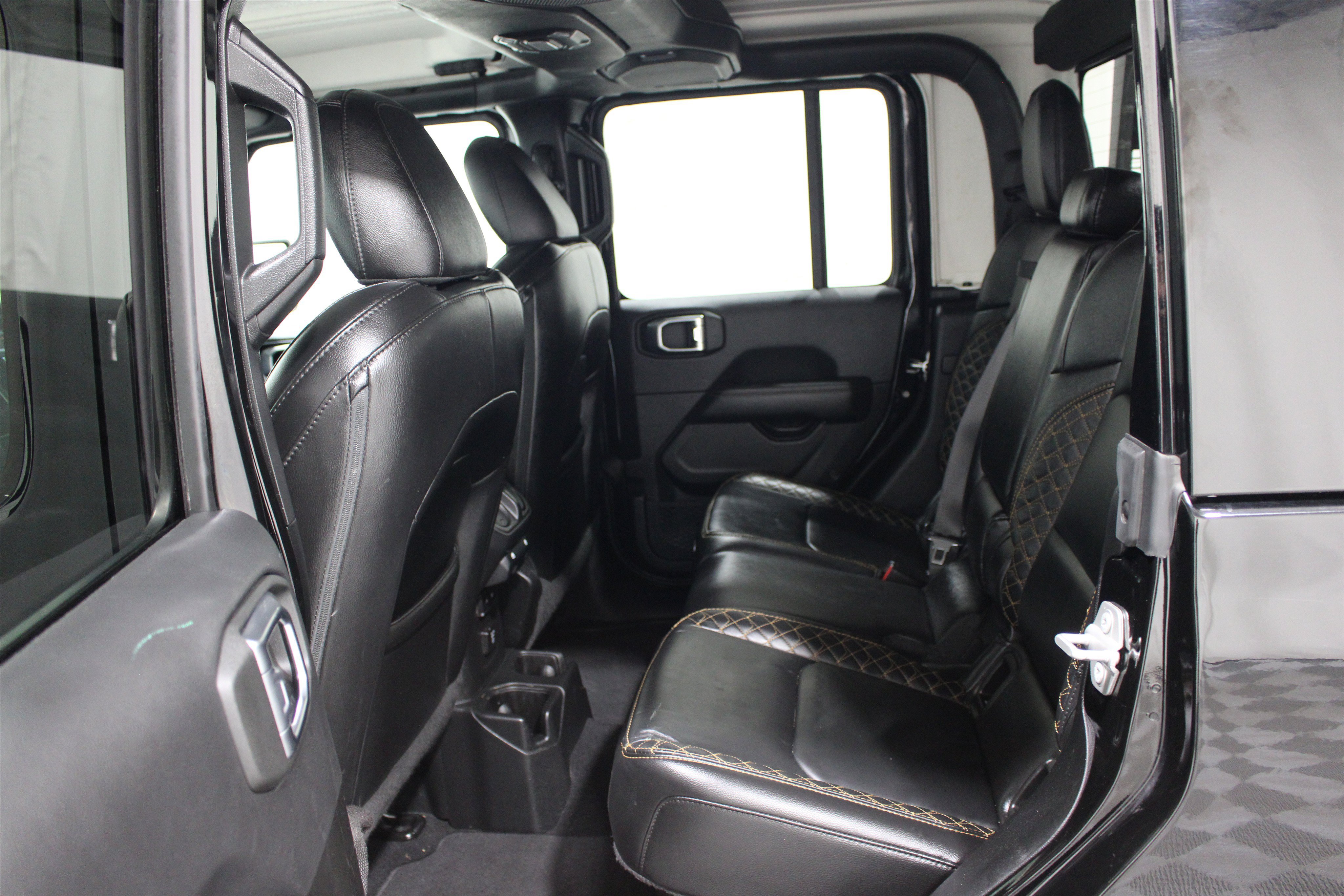 Used 2023 Jeep Gladiator Overland AWD/4WD image 23