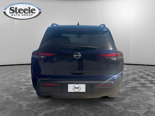 Used 2025 Nissan Pathfinder SV image 2