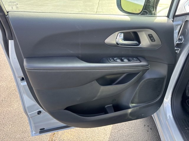 New 2026 Chrysler Pacifica Select image 14