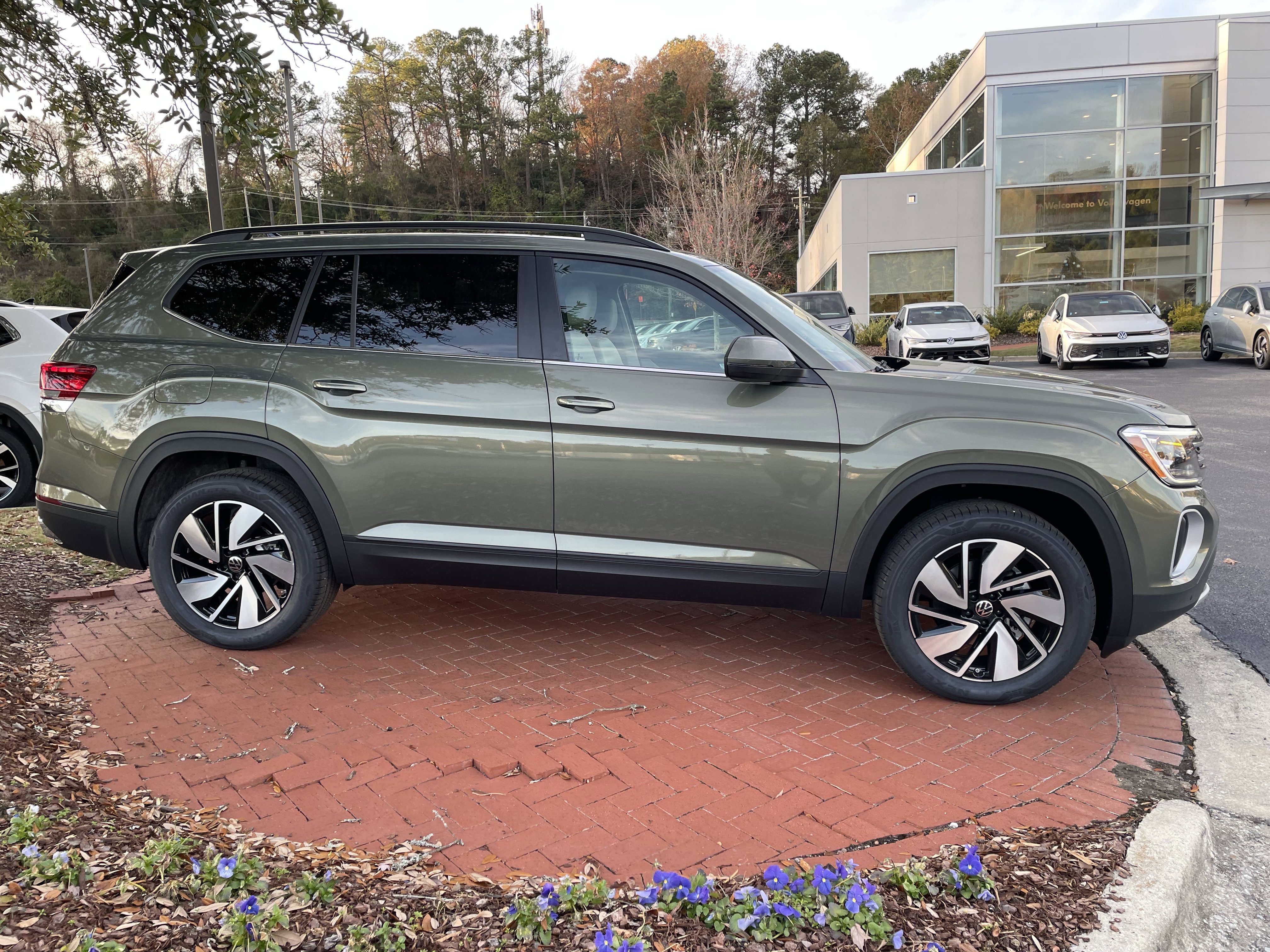 New 2026 Volkswagen Atlas SE image 4