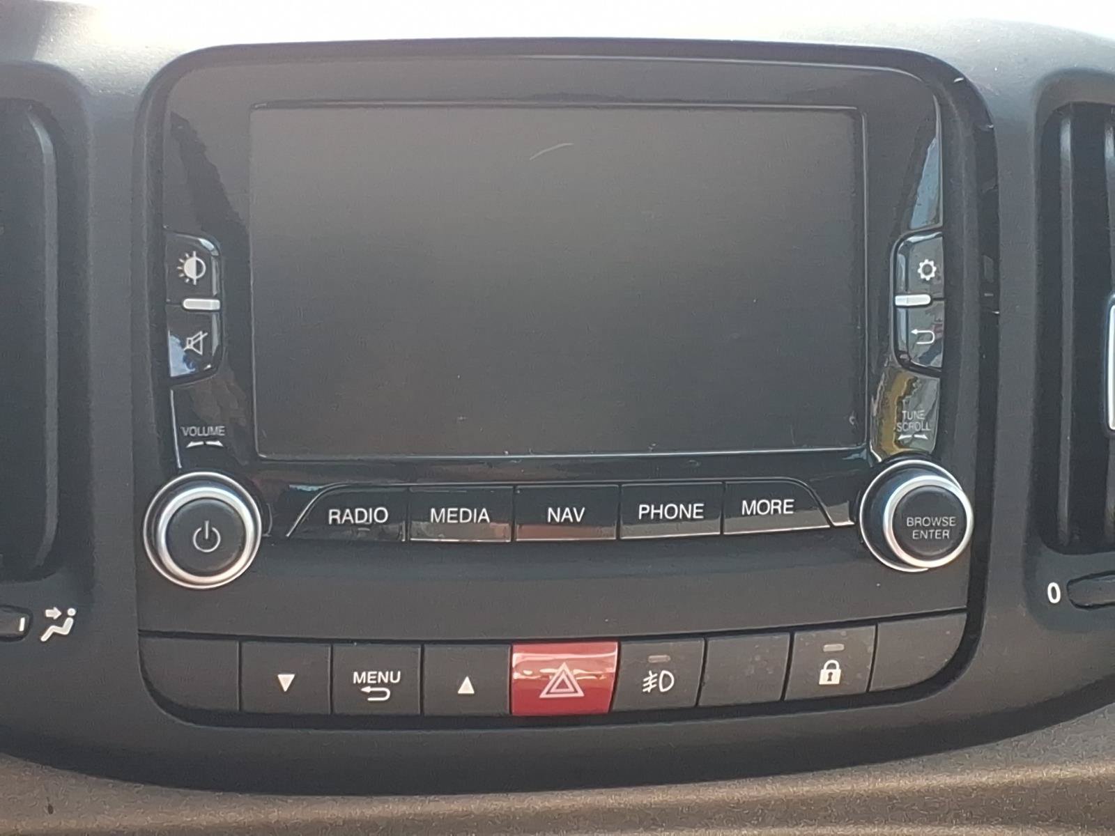 Used 2014 FIAT 500L Trekking w/ Popular Equipment Group FWD image 5