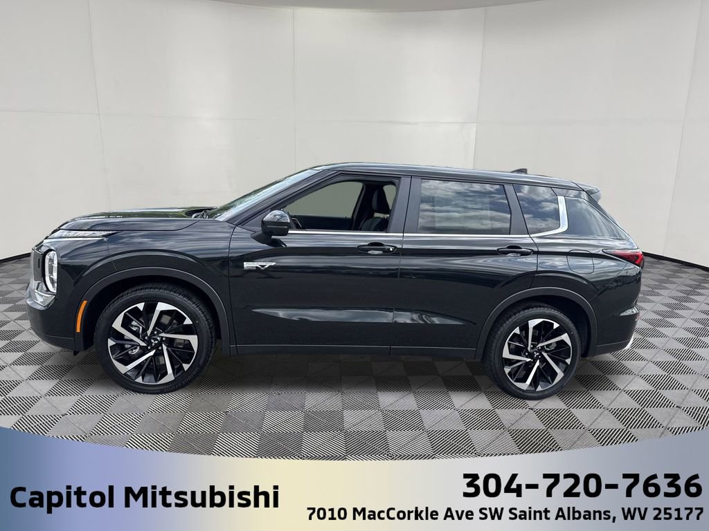 New 2025 Mitsubishi Outlander SE image 12