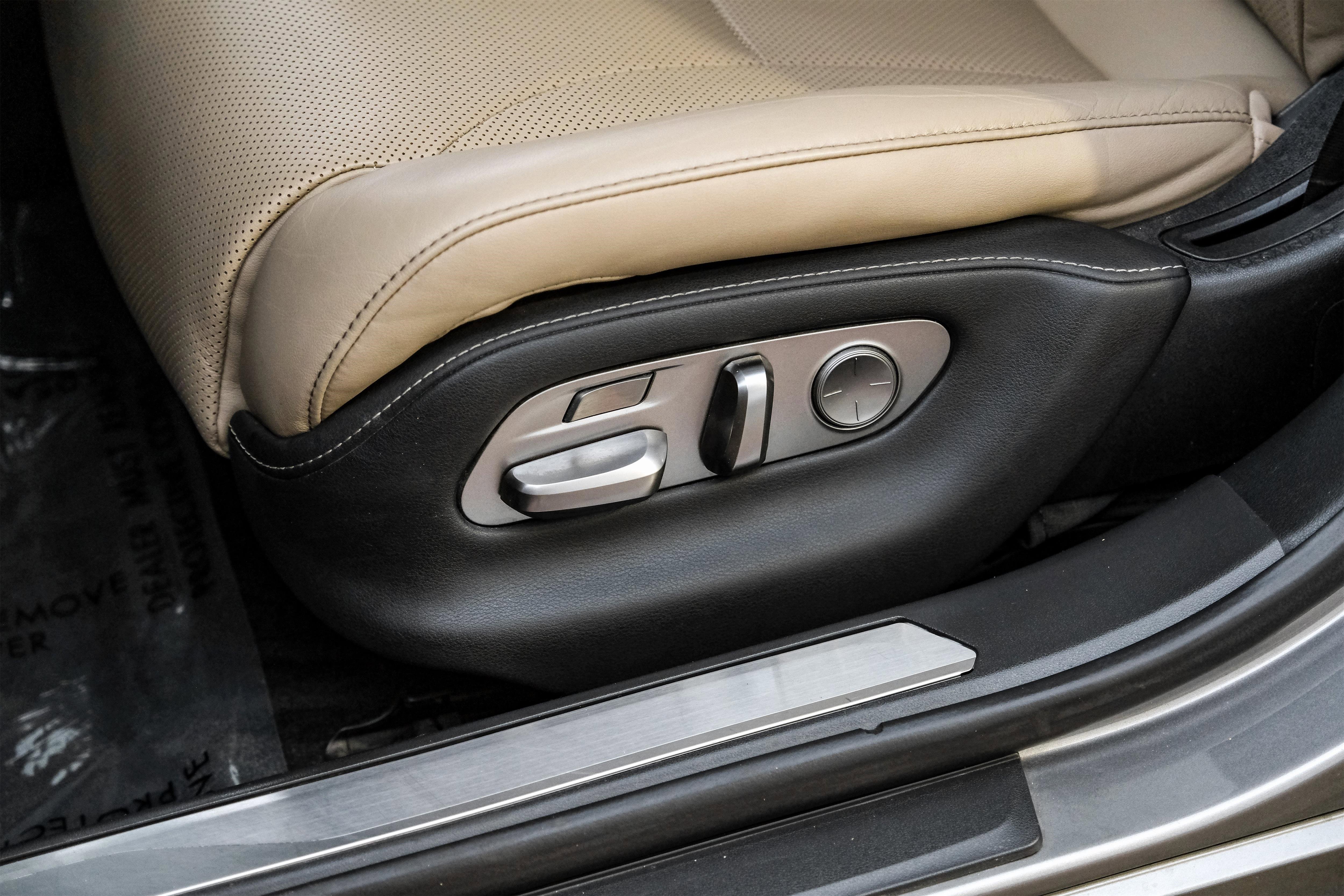 Used 2021 Lexus LS 500 w/ Accessory Package (Z1) image 35