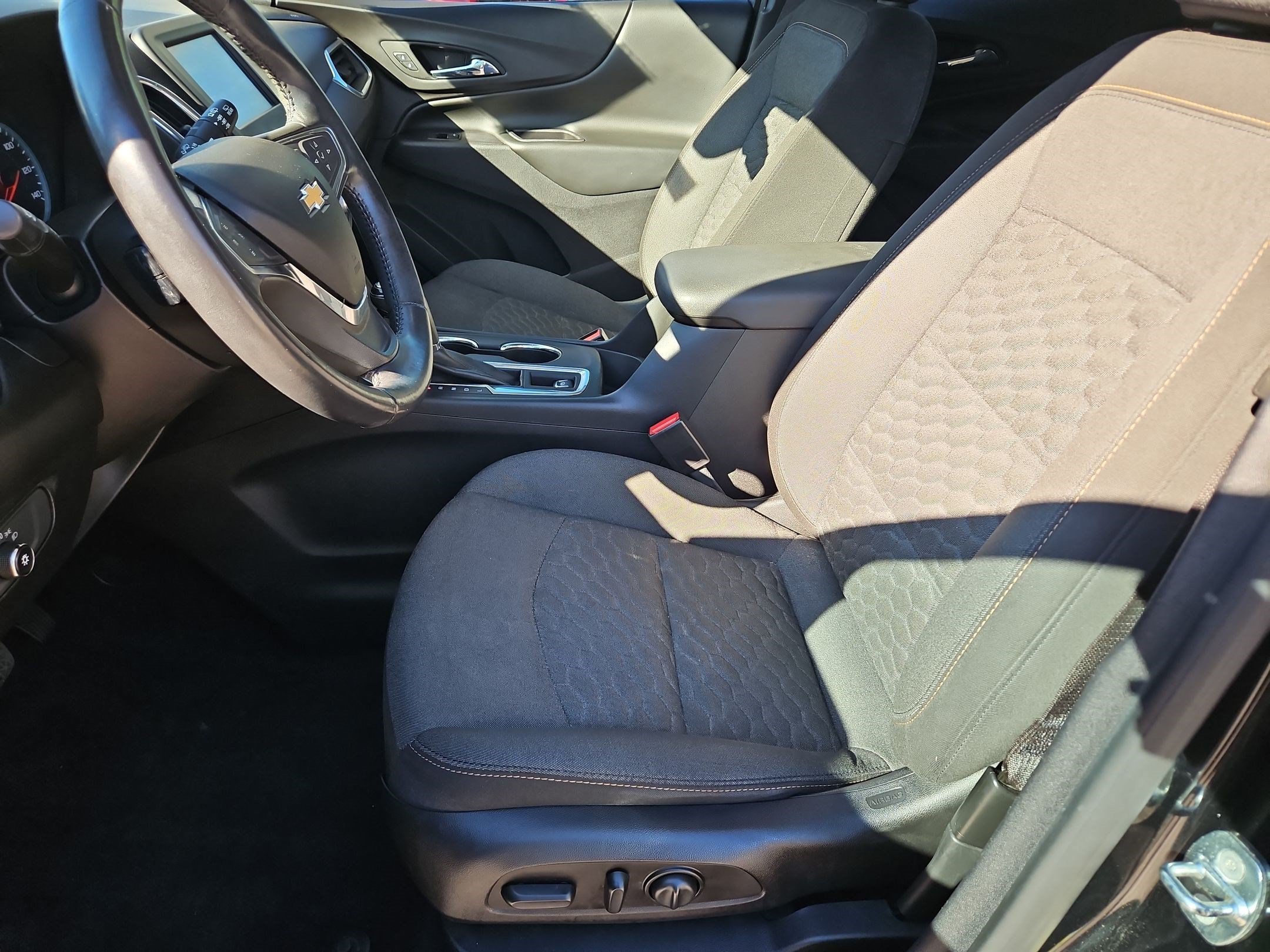 Certified 2018 Chevrolet Equinox LT FWD image 23