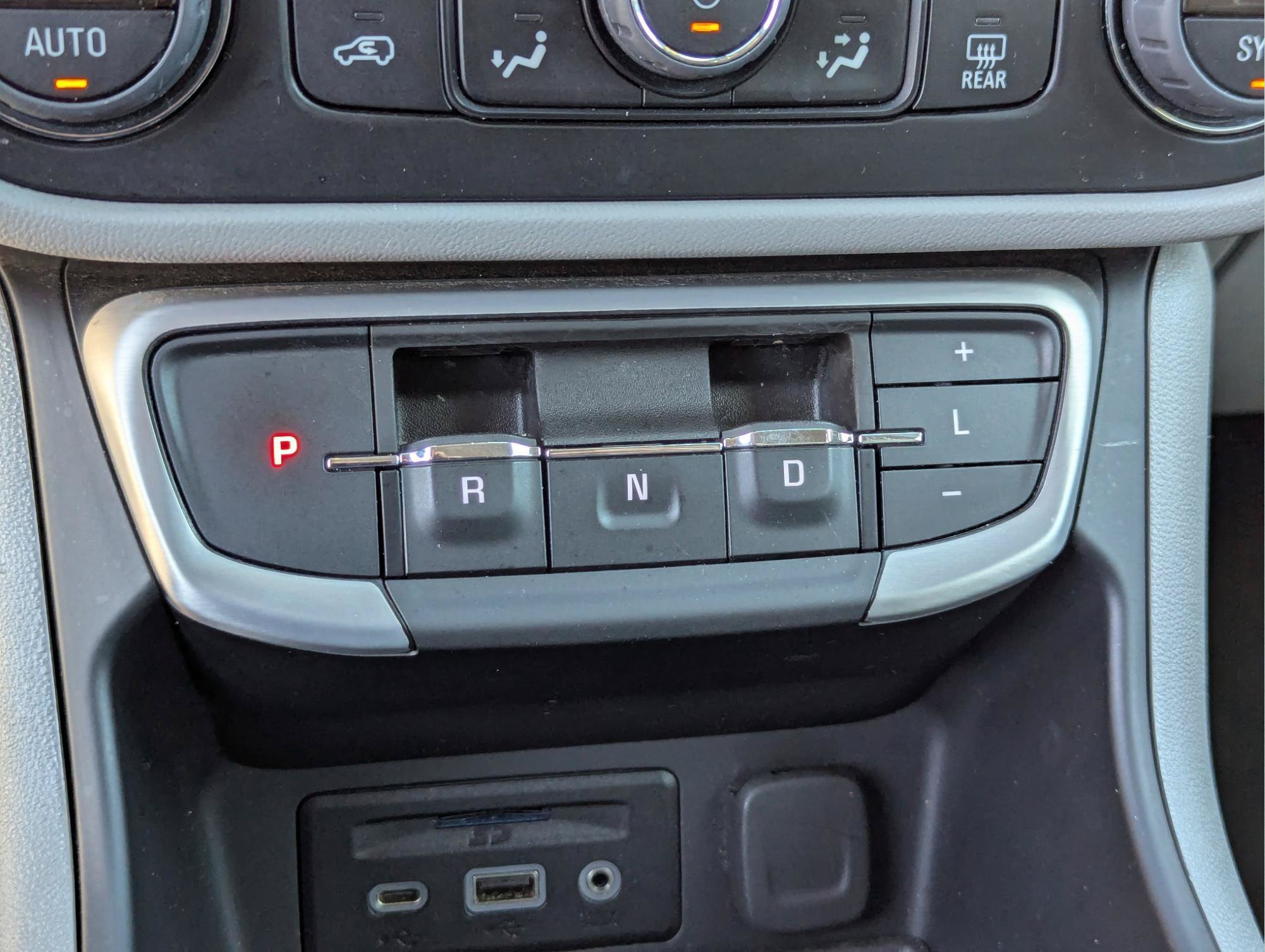 Used 2024 GMC Terrain SLT FWD image 23