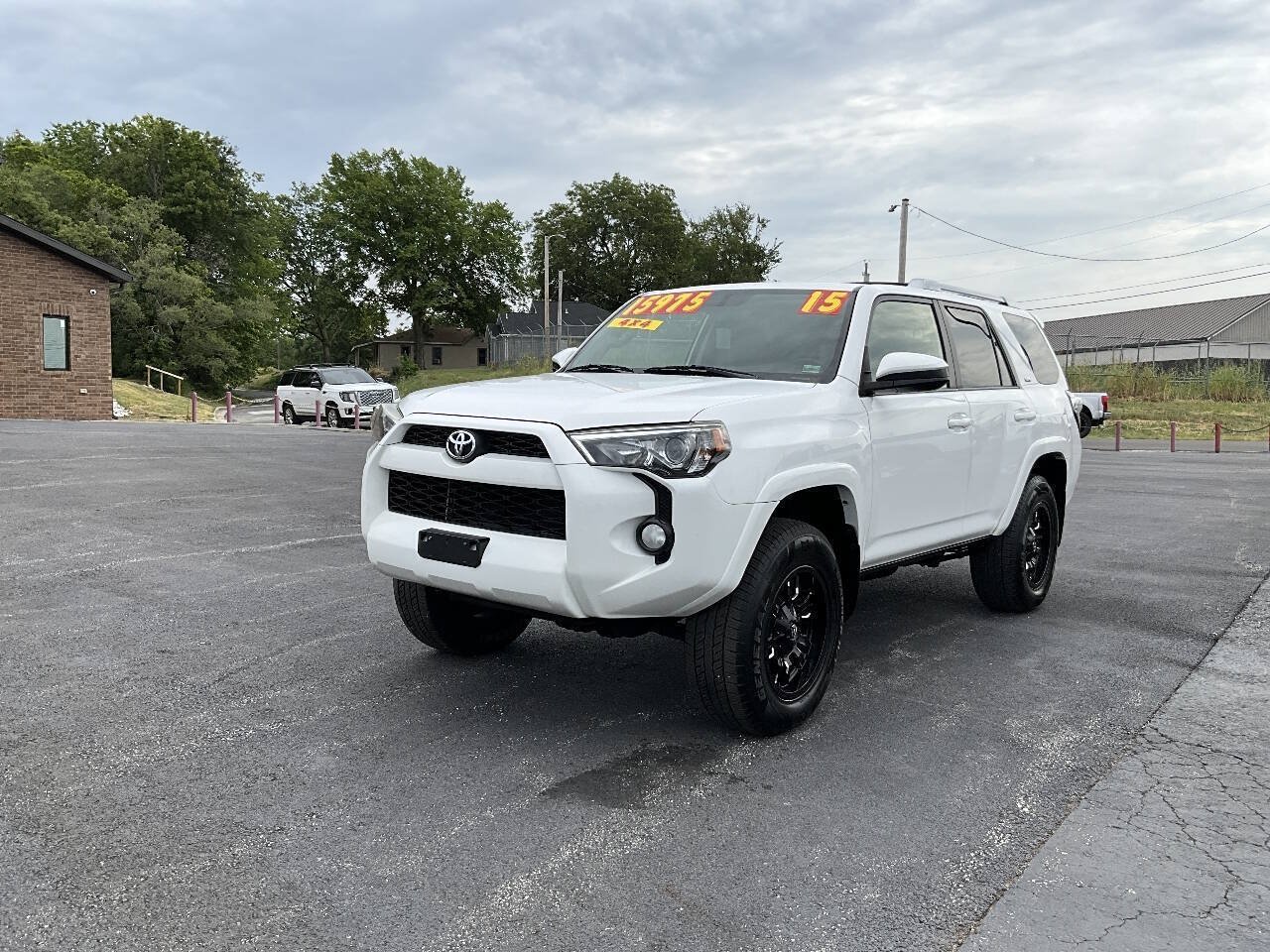 Used 2015 Toyota 4Runner SR5 w/ Four Season Floor Mat Package AWD/4WD image 36