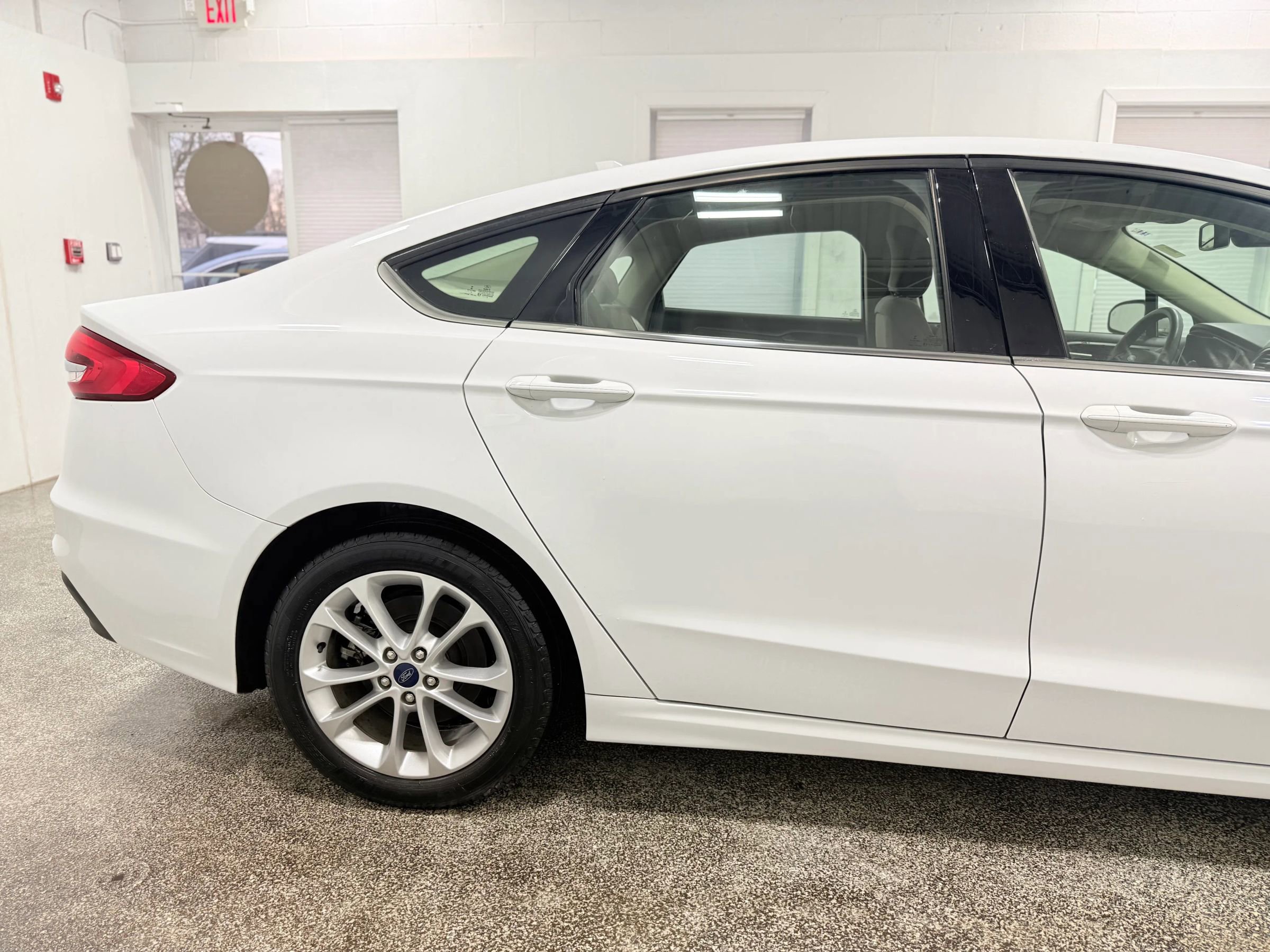 Used 2019 Ford Fusion SE image 9