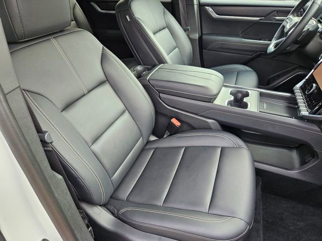 Used 2024 GMC Acadia Elevation image 26