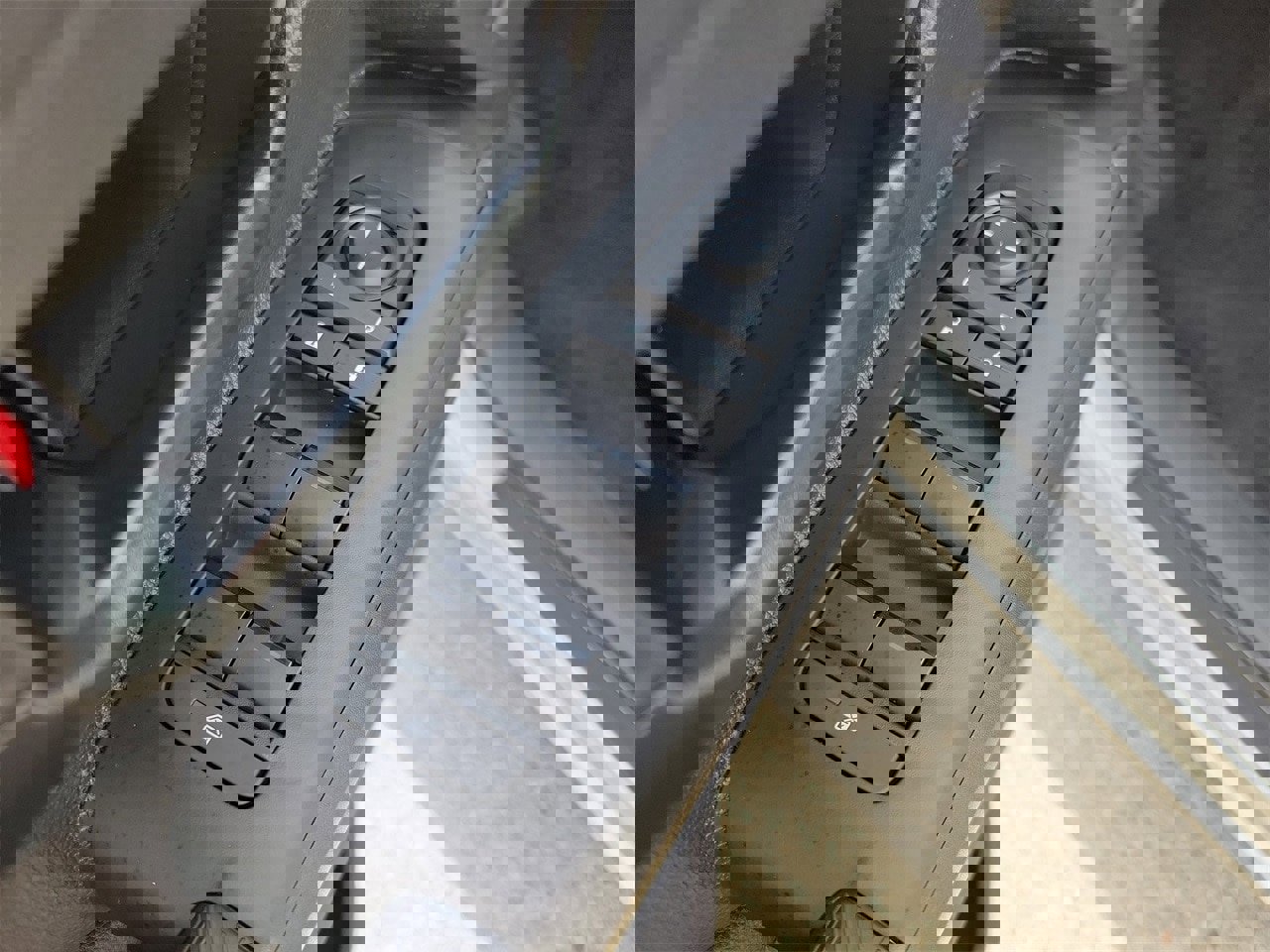 Used 2025 Toyota Tacoma SR image 13