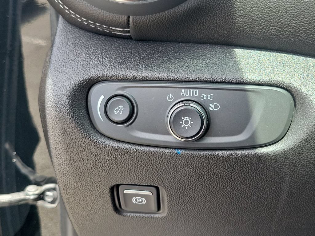 Used 2025 Chevrolet Blazer LT FWD image 27