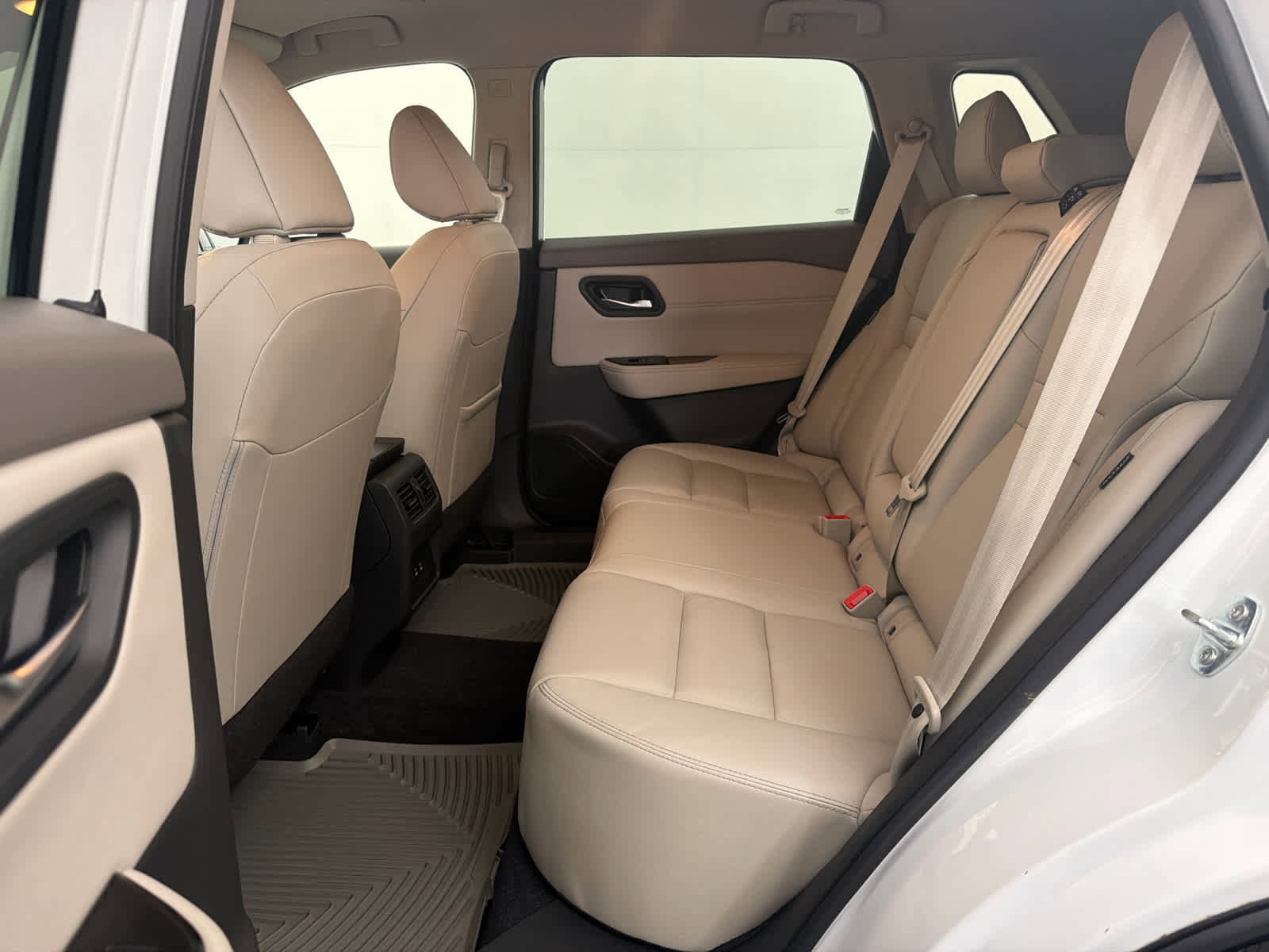 Used 2024 Nissan Rogue SL image 16