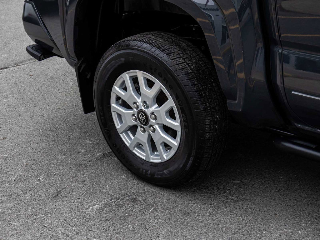 Used 2024 Toyota Tacoma SR5 AWD/4WD image 10