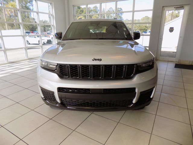 New 2024 Jeep Grand Cherokee L Altitude AWD/4WD image 2