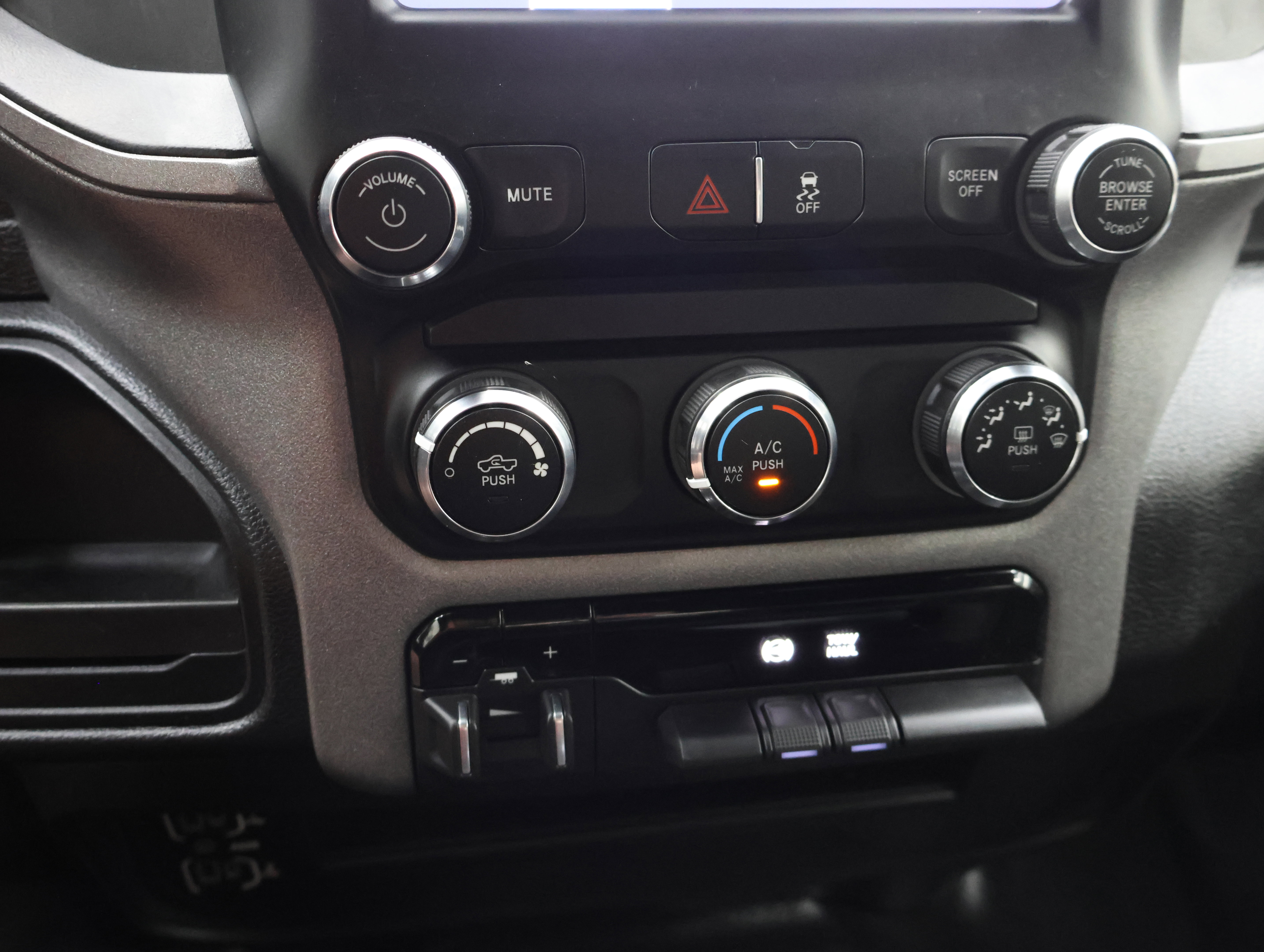 Used 2024 RAM 3500 Tradesman w/ Chrome Appearance Group AWD/4WD image 47