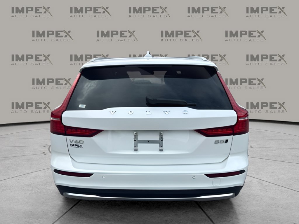Used 2025 Volvo V60 B5 Cross Country Ultra AWD/4WD image 4