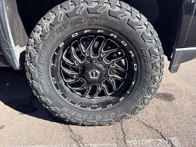 Used 2023 GMC Sierra 2500 Denali w/ Denali Black Diamond Edition AWD/4WD image 7