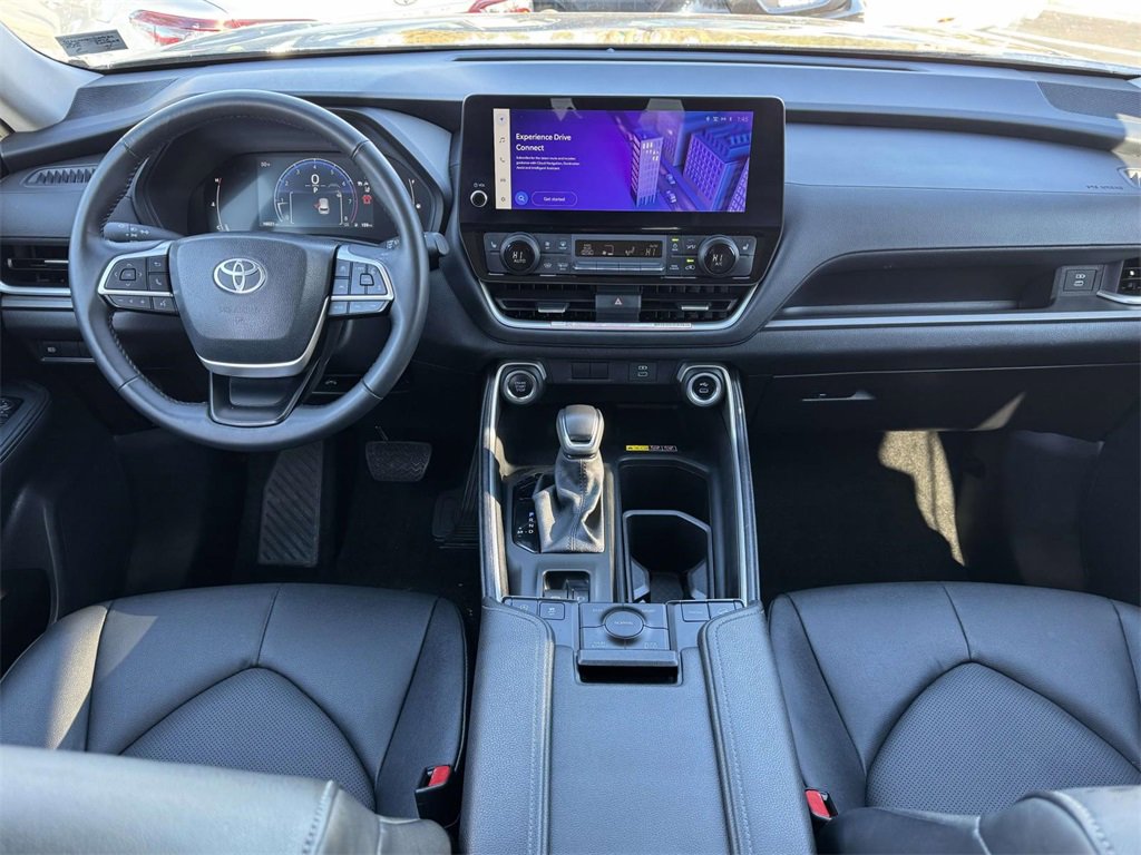 Used 2025 Toyota Grand Highlander XLE image 2