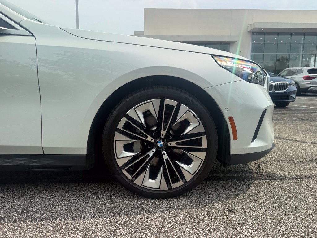 Used 2024 BMW 530i xDrive w/ Premium Package AWD/4WD image 28