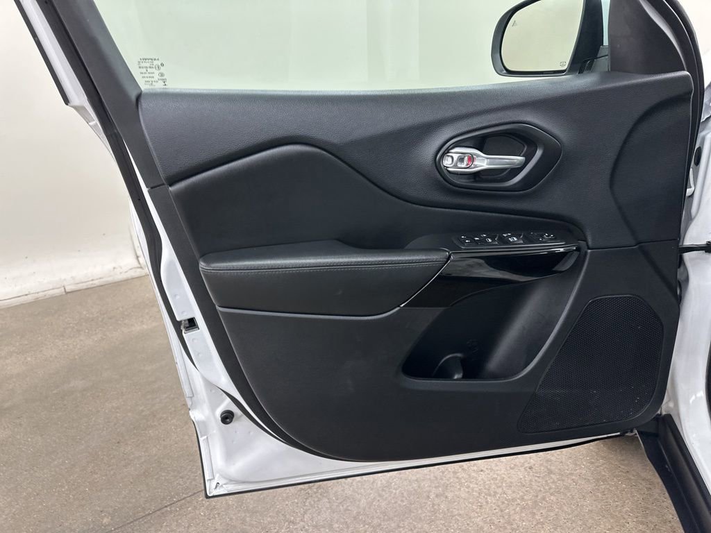 Used 2019 Jeep Cherokee Latitude Plus image 31