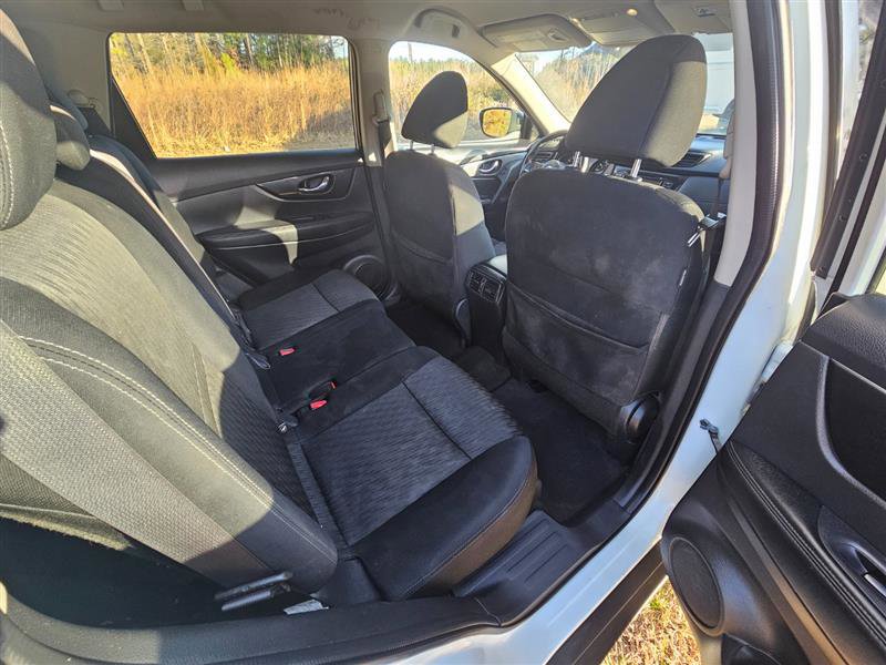 Used 2017 Nissan Rogue SV w/ SV Premium Package image 12