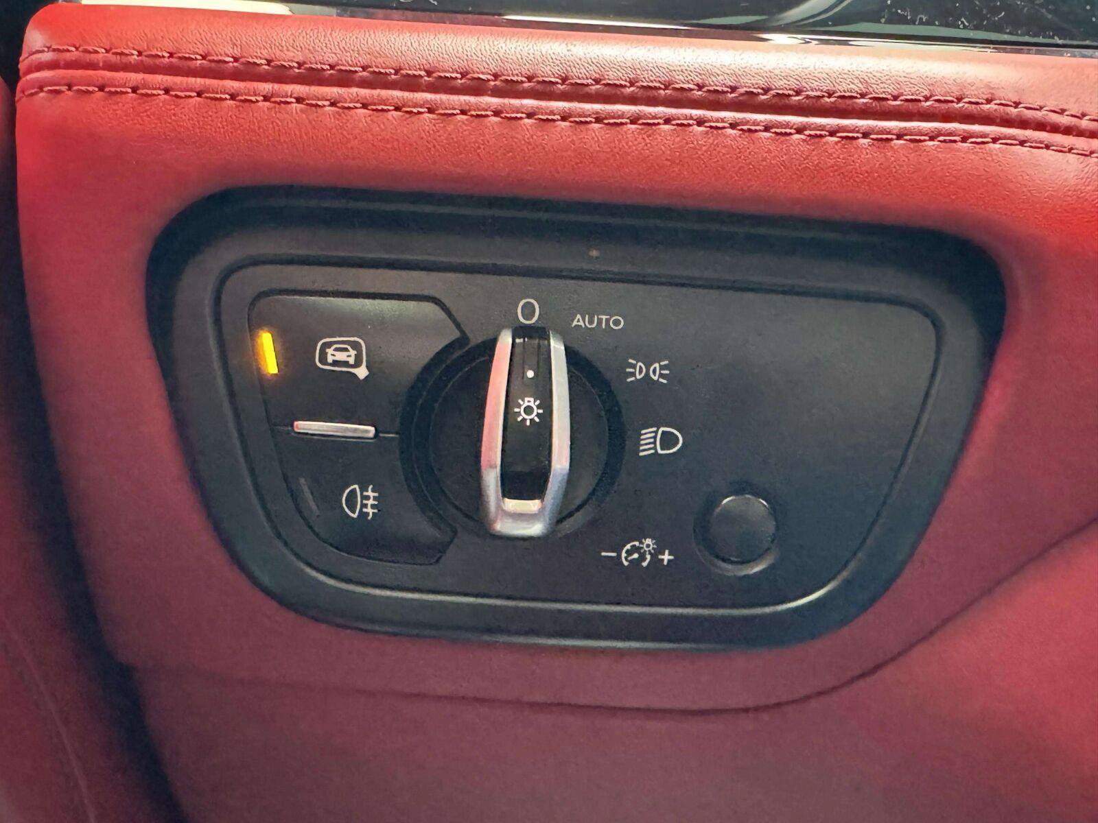 Used 2018 Bentley Bentayga AWD/4WD image 31