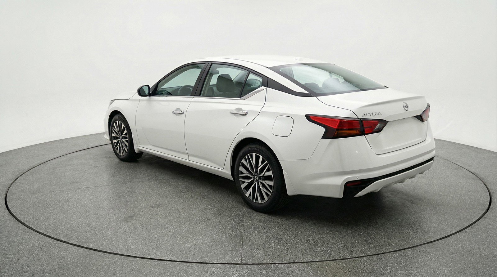 Used 2025 Nissan Altima 2.5 SV image 6