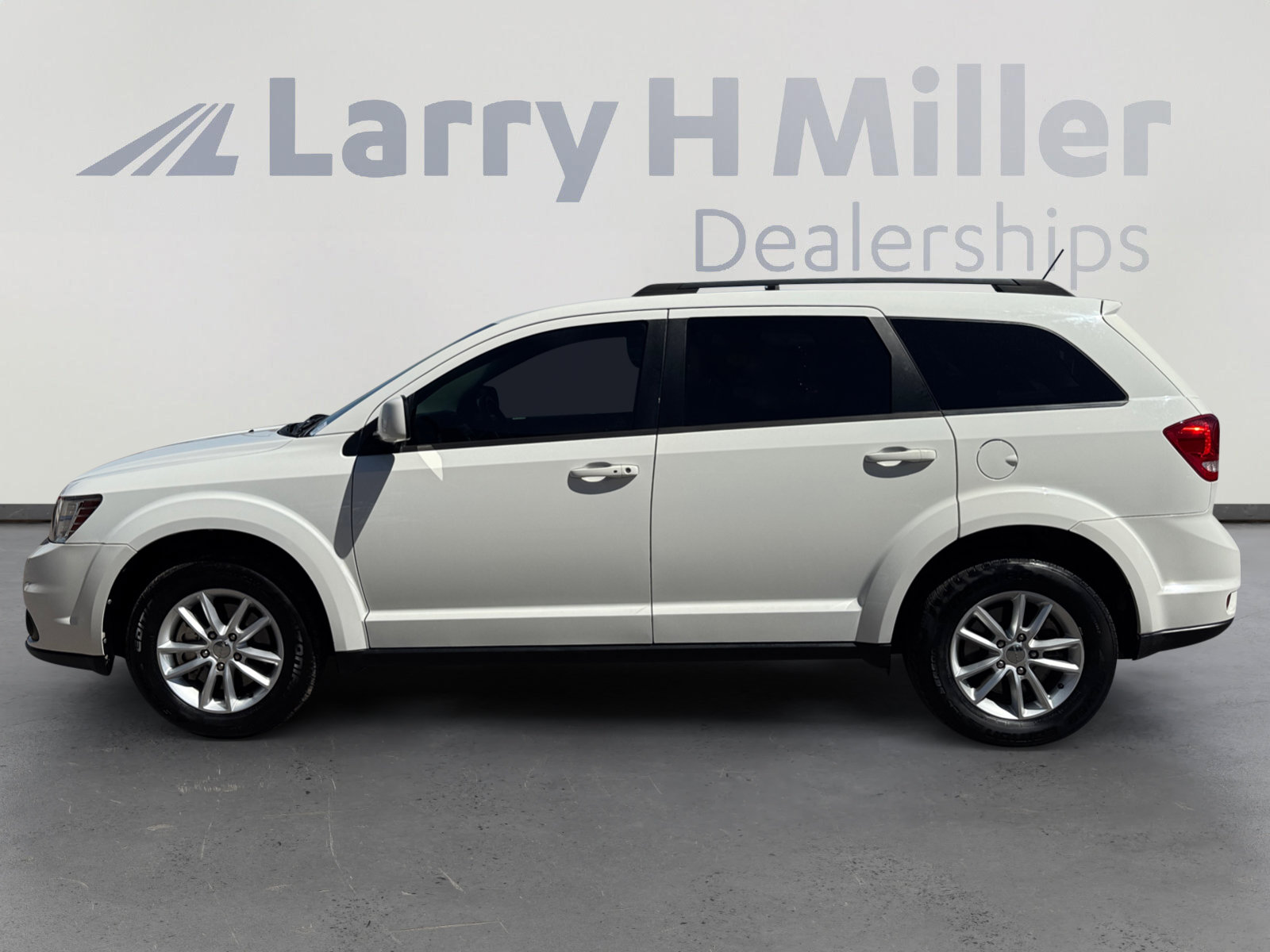 Used 2015 Dodge Journey SXT w/ Flexible Seating Group FWD image 2