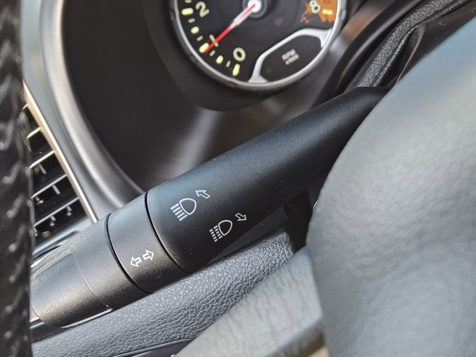 Used 2017 Jeep Renegade Latitude w/ Safety & Security Group (ALP) image 29