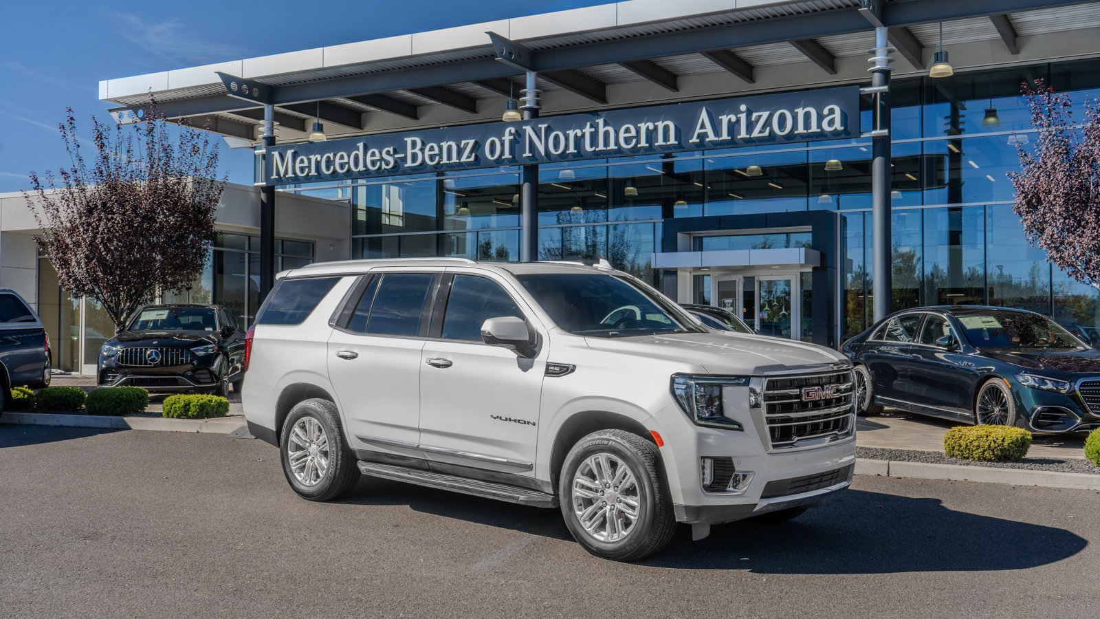 Used 2022 GMC Yukon SLT w/ SLT Premium Package AWD/4WD image 1