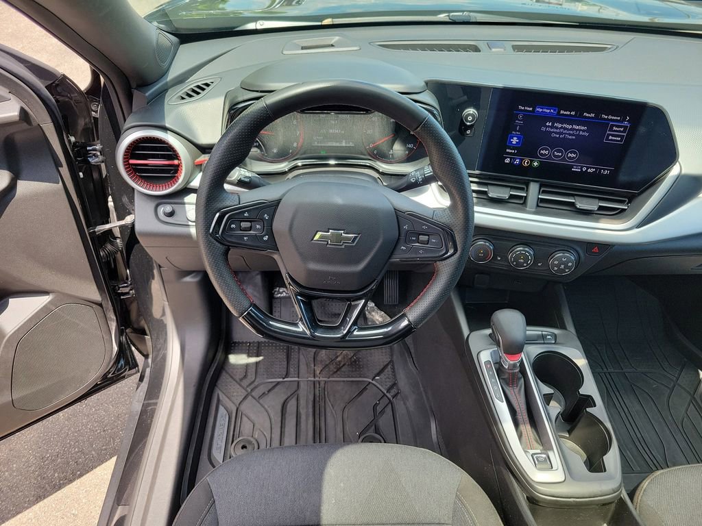 Certified 2024 Chevrolet Trax RS w/ Sunroof Package FWD image 12
