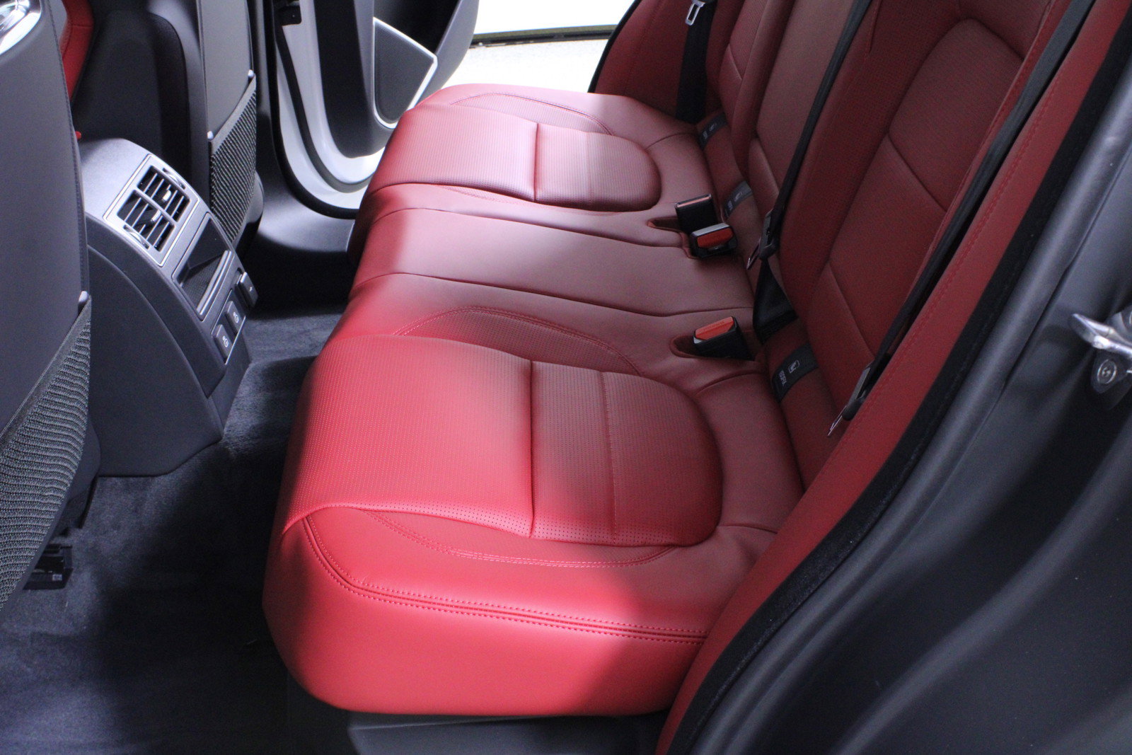 New 2025 Jaguar F-PACE R-Dynamic S image 10