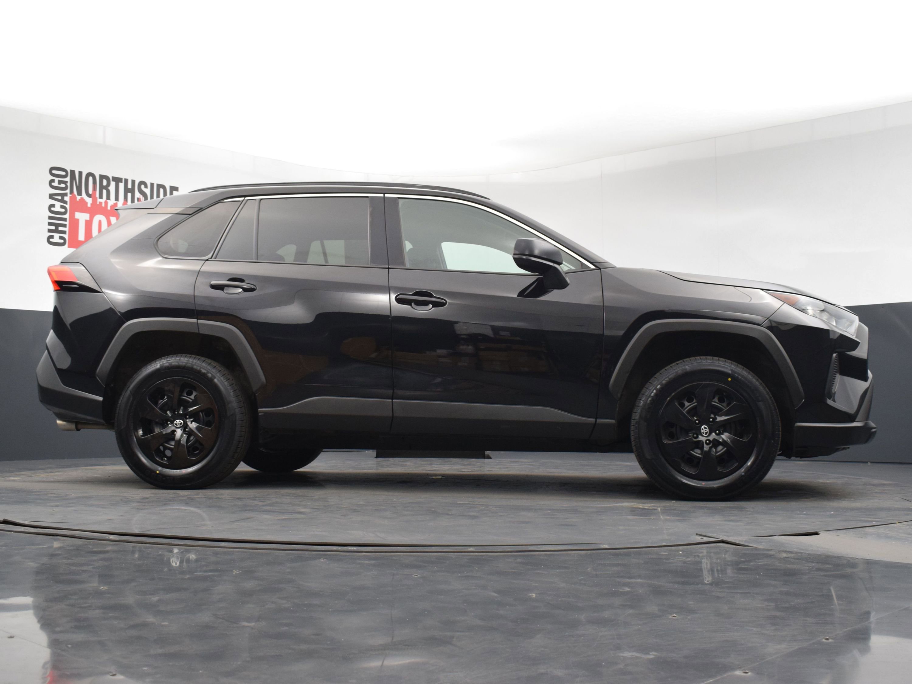 Used 2021 Toyota RAV4 LE AWD/4WD image 27