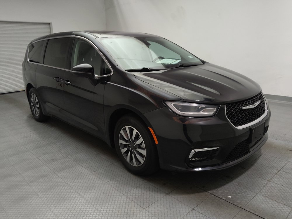 Used 2023 Chrysler Pacifica Touring-L FWD image 13