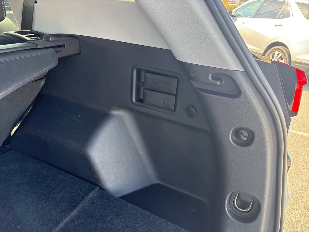 Used 2023 GMC Terrain SLE w/ Driver Convenience Package image 28