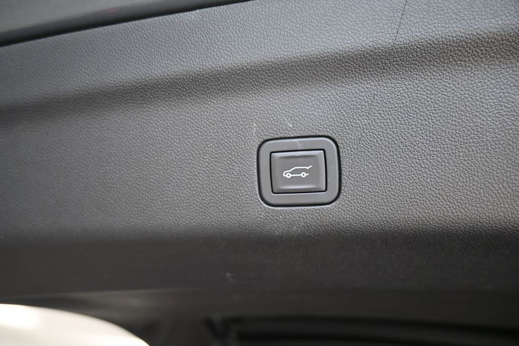 Used 2025 GMC Yukon XL Denali AWD/4WD image 23
