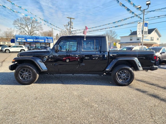 Used 2024 Jeep Gladiator Sport image 2