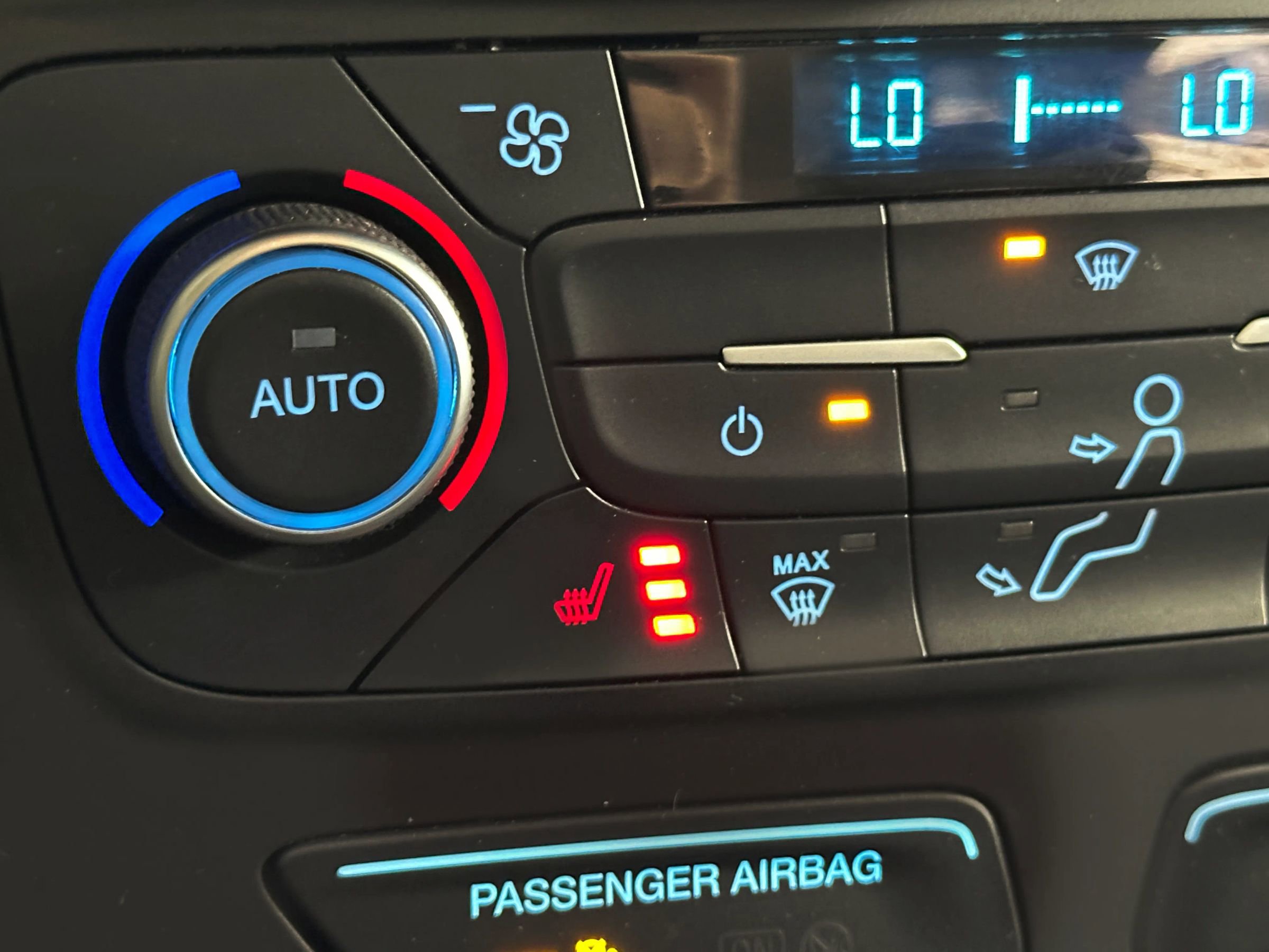 Used 2018 Ford Escape SE w/ Ford Safe & Smart Package AWD/4WD image 27