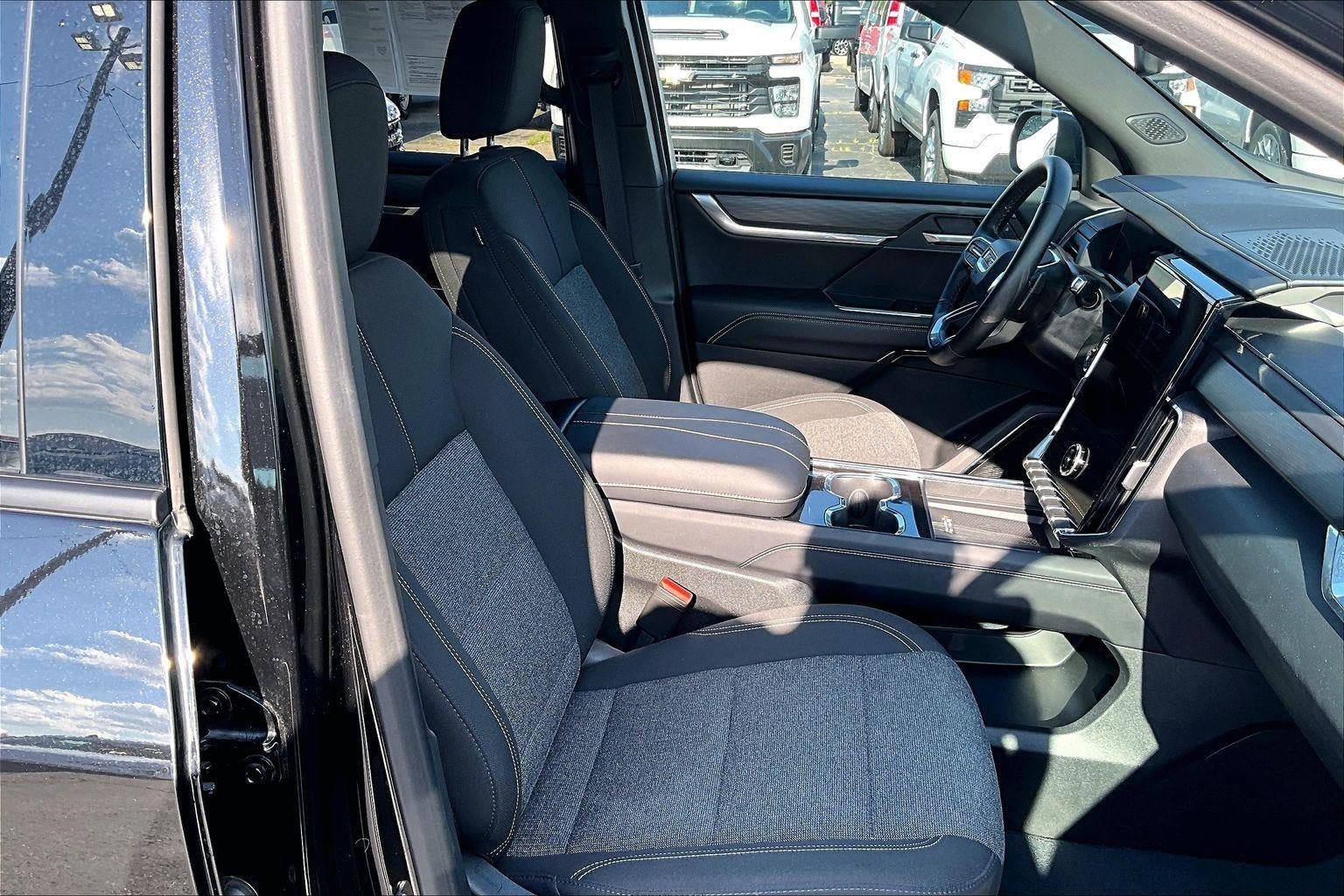 Used 2025 GMC Acadia Elevation AWD/4WD image 7
