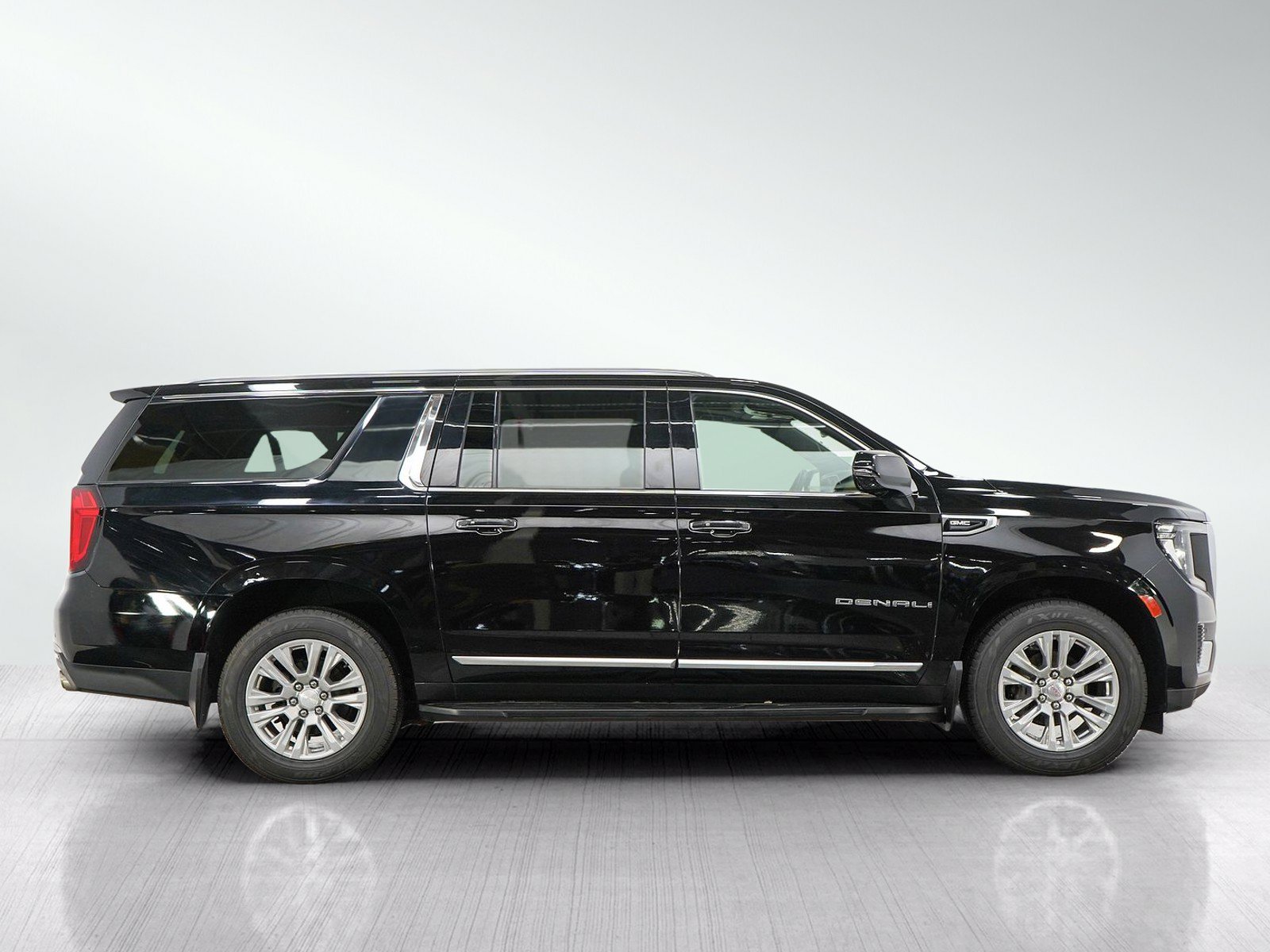 Used 2021 GMC Yukon XL Denali AWD/4WD image 8