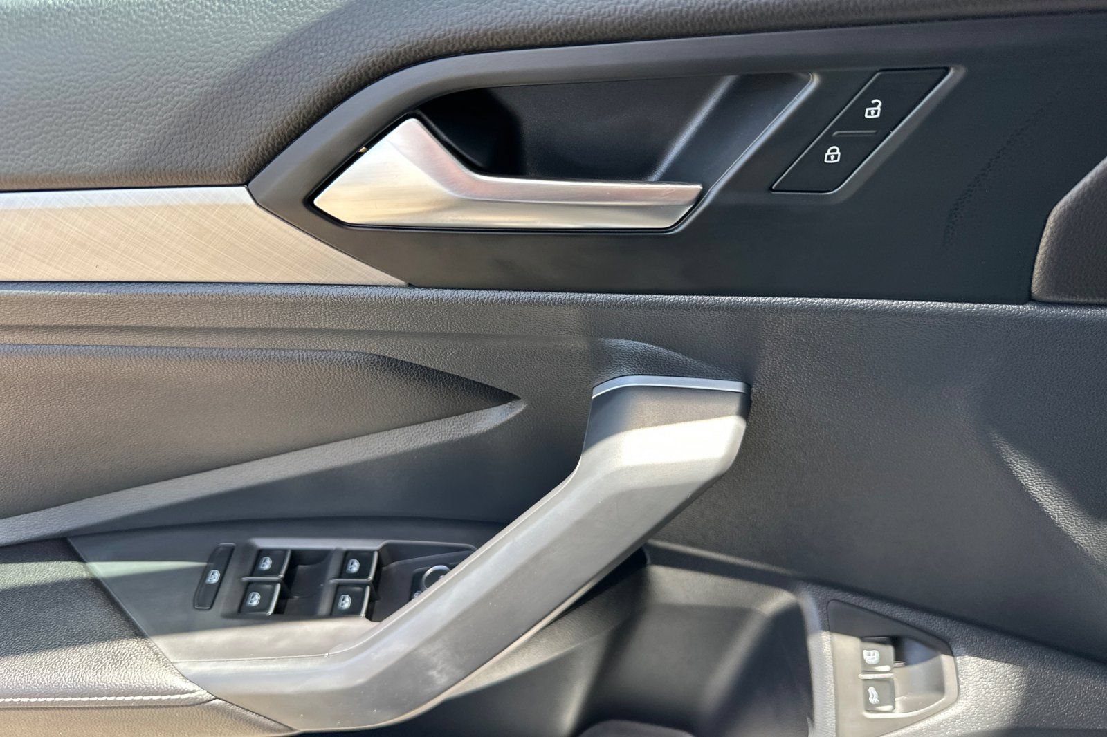Used 2023 Volkswagen Jetta SE w/ Panoramic Sunroof Package FWD image 11
