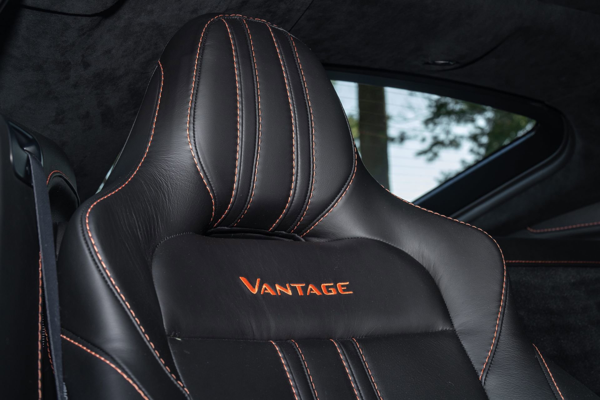 Used 2021 Aston Martin V8 Vantage Coupe RWD image 36