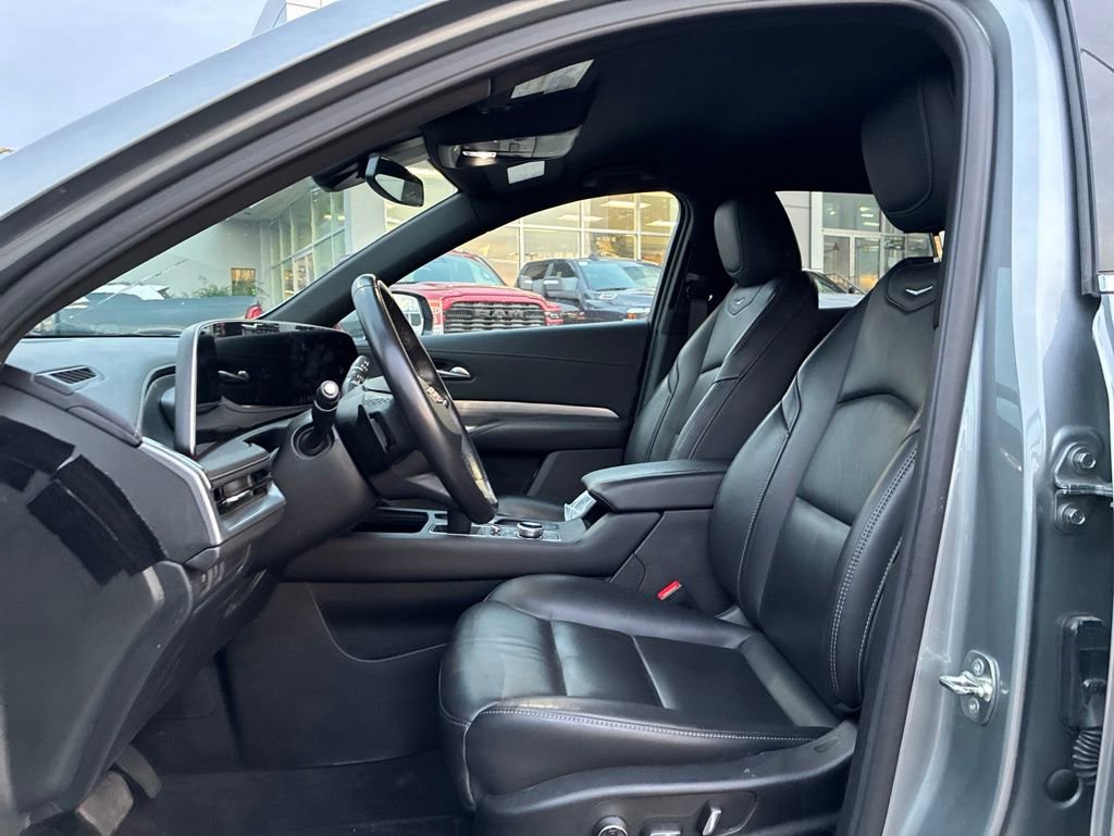 Used 2024 Cadillac XT4 Premium Luxury AWD/4WD image 11