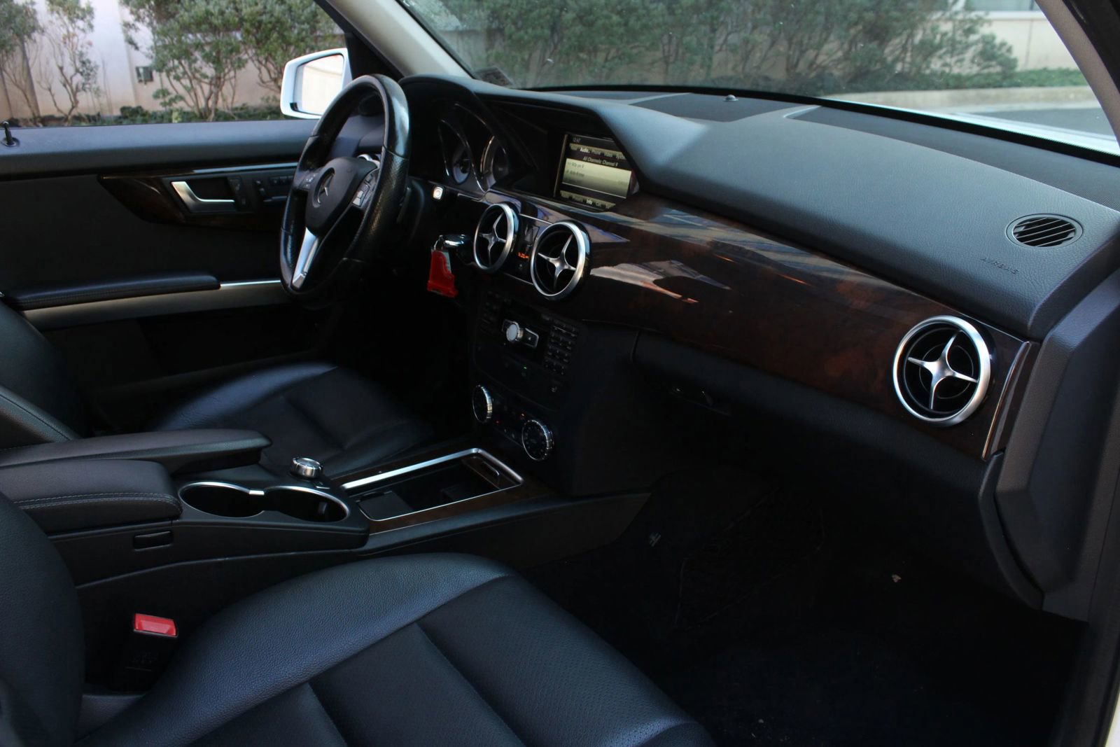 Used 2015 Mercedes-Benz GLK 350 4MATIC w/ Premium 1 Package image 27