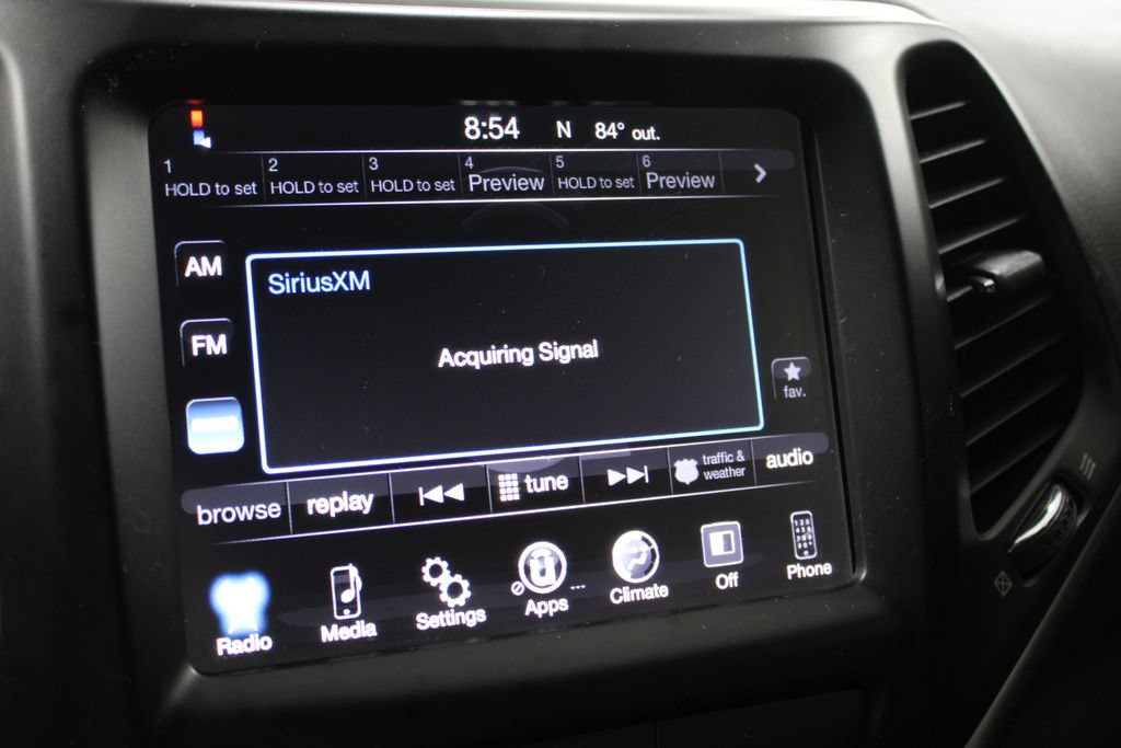 Used 2018 Jeep Cherokee Latitude Plus FWD image 35