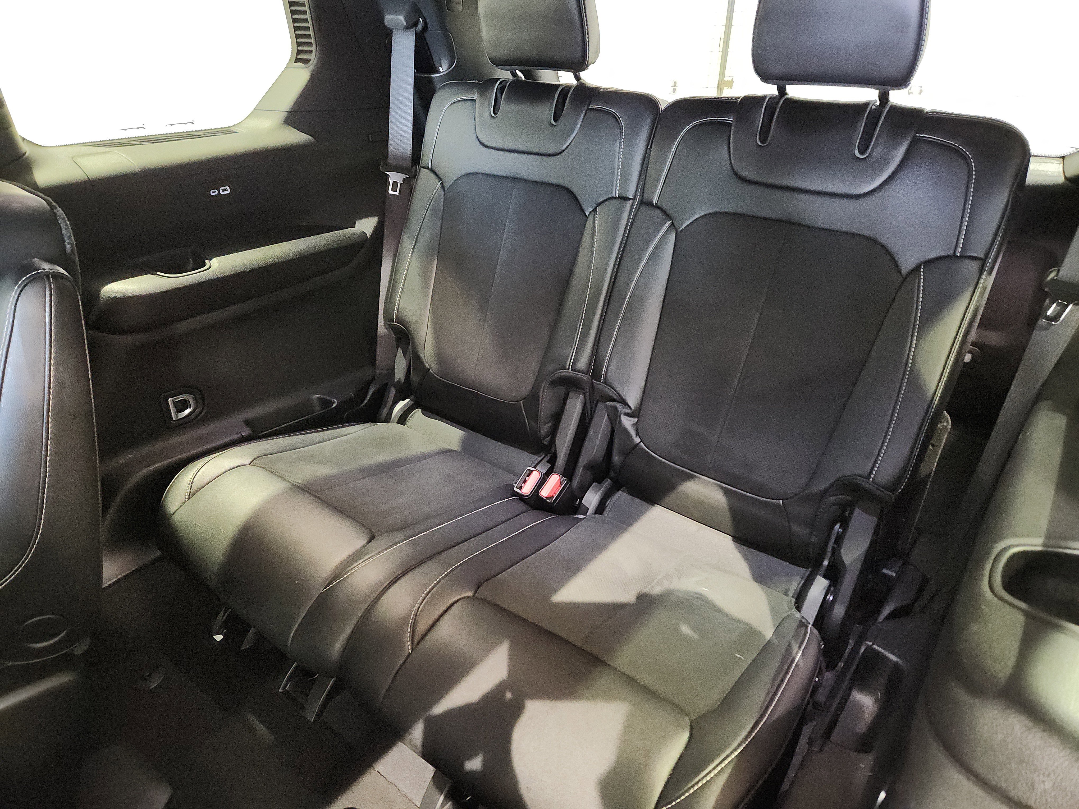 Used 2023 Jeep Grand Cherokee L Laredo image 18