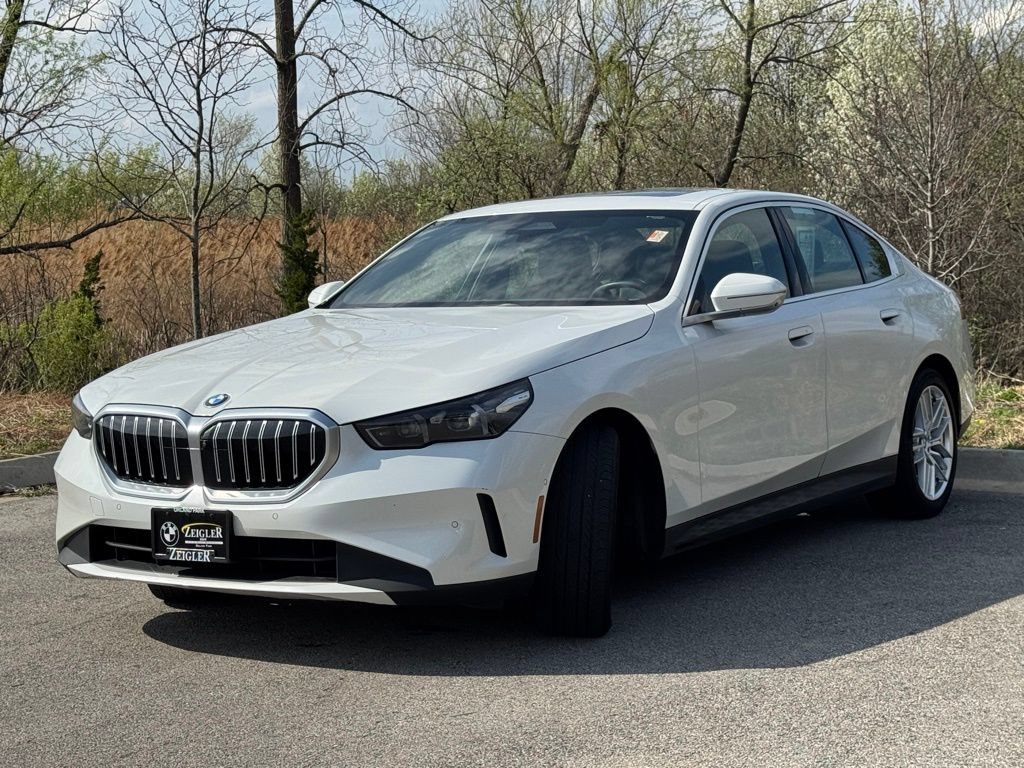 Certified 2024 BMW 530i xDrive AWD/4WD image 3