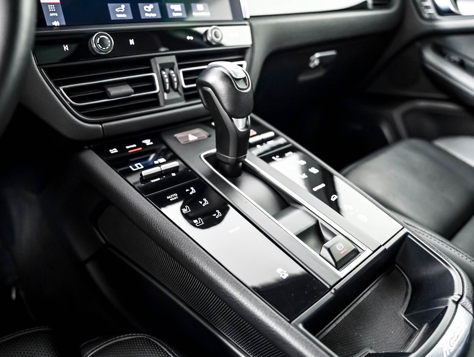 Certified 2024 Porsche Macan w/ Premium Plus Package AWD/4WD image 20