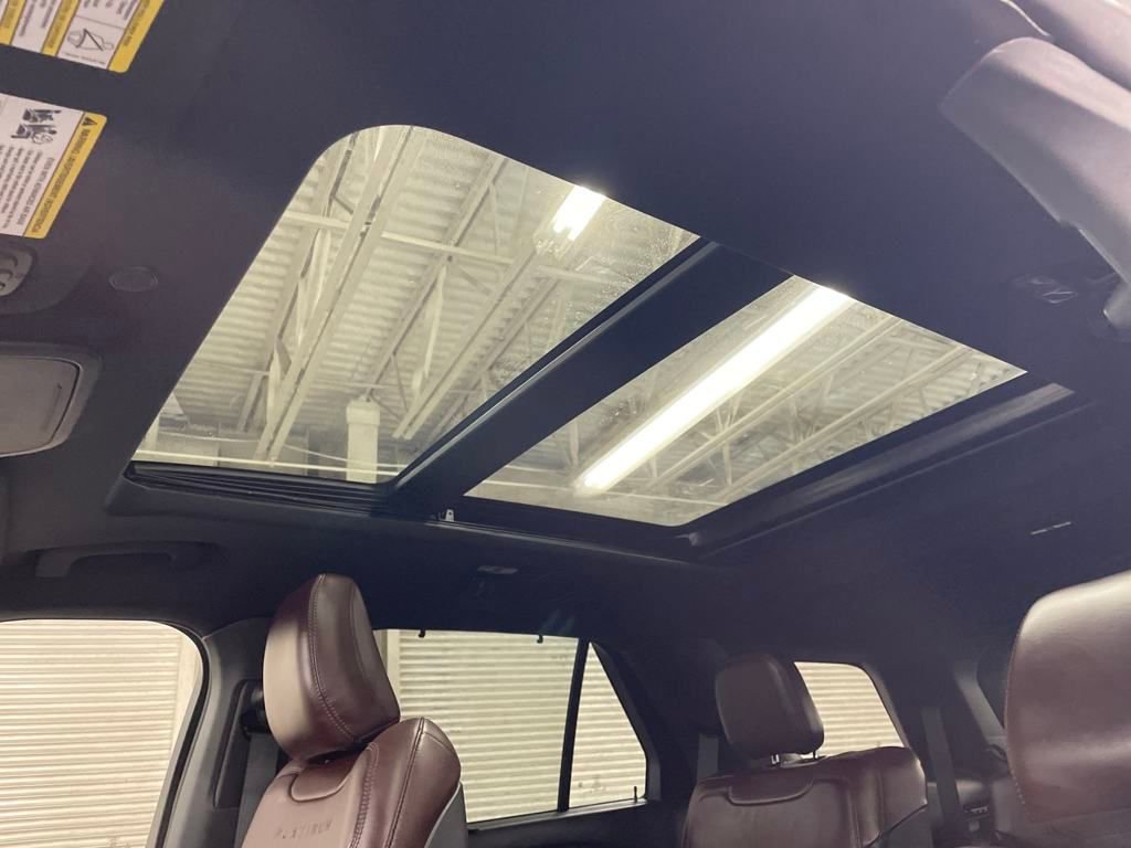 Used 2020 Ford Explorer Platinum w/ Premium Technology Package AWD/4WD image 10