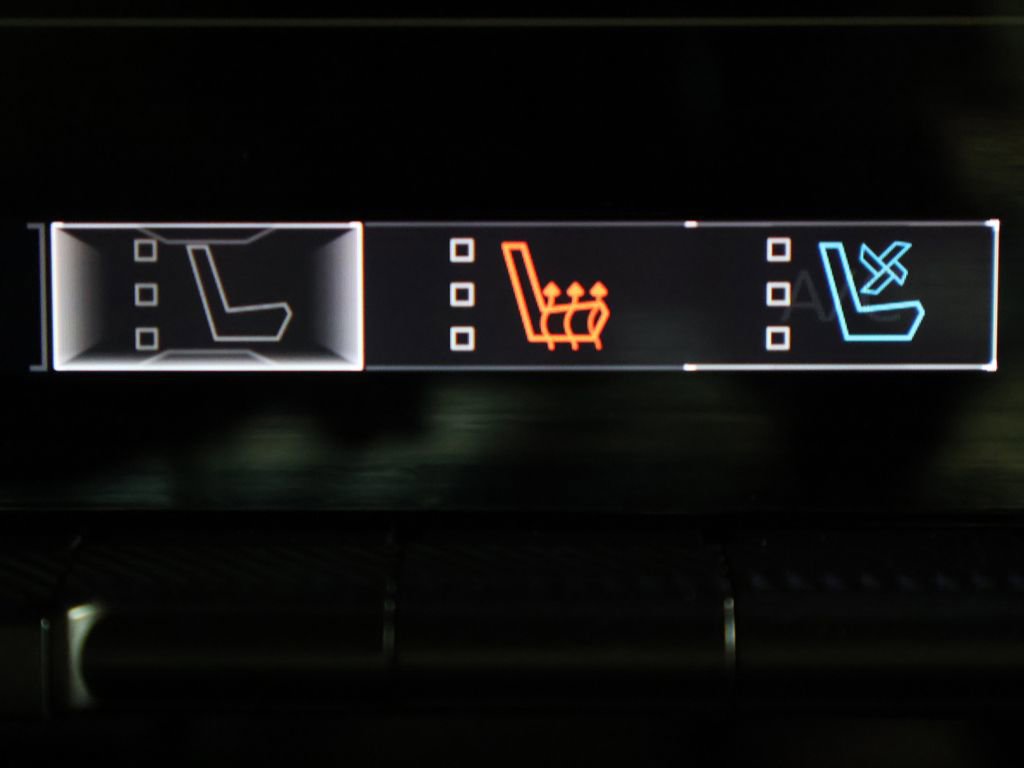 Used 2024 GMC Hummer EV 3X w/ LPO, Illumination Package image 46